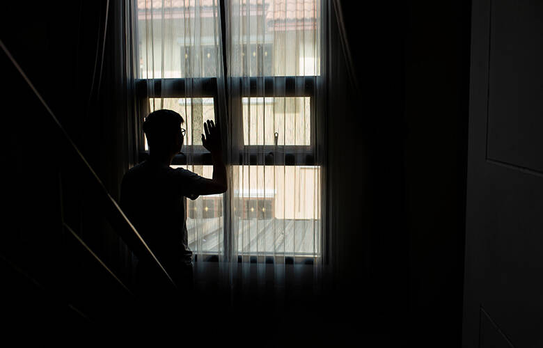 Υπόθεση – φρίκη: Μητέρα κρατούσε τον γιο της κλειδωμένο επί 28 χρόνια – Ο 41χρονος είχε πληγές στο σώμα και είχε χάσει τα δόντια