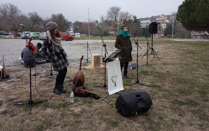 Συγκινητικές στιγμές έξω από το νοσοκομείο Παπανικολάου: Συγκρότημα έπαιξε μουσική για τους ασθενείς