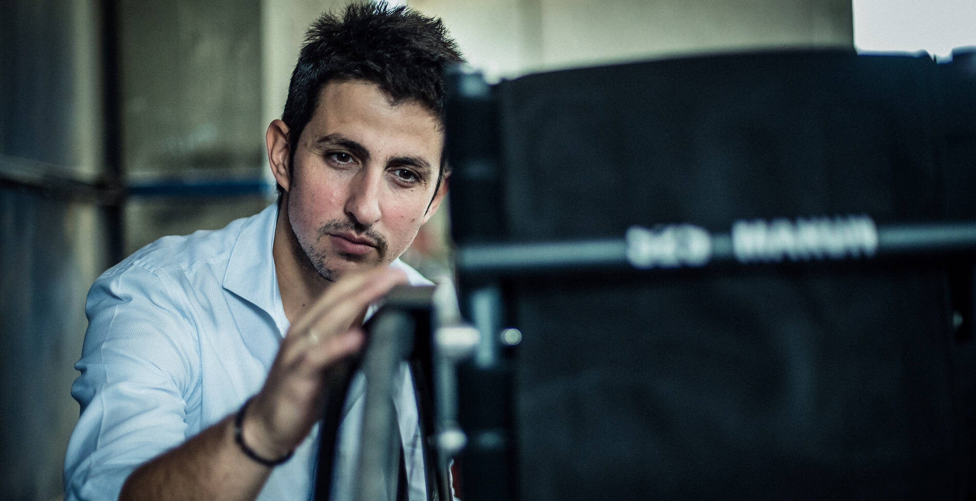 Ο Έλληνας τεχνίτης που φτιάχνει 100% χειροποίητα αναπηρικά αμαξίδια