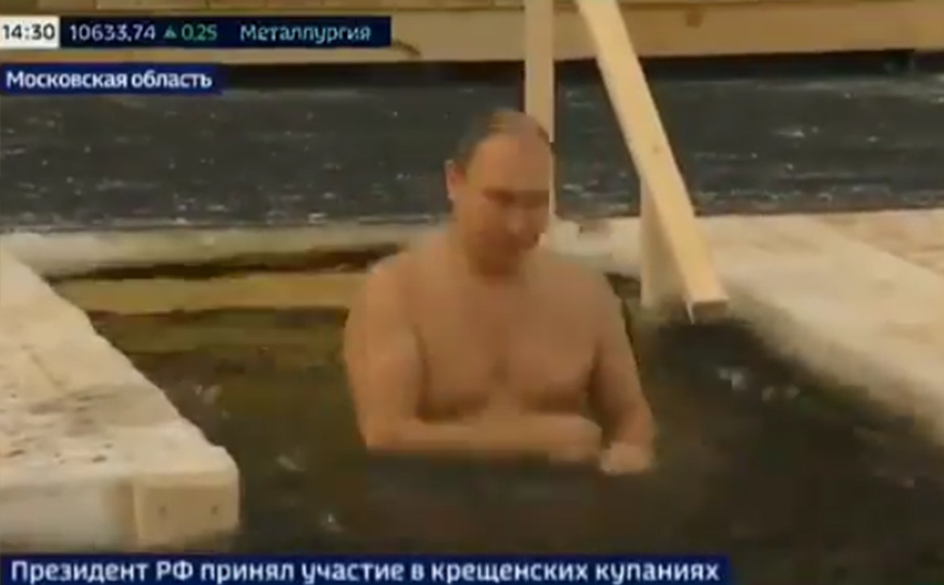 Ο Πούτιν βούτηξε στα παγωμένα νερά με -20 βαθμούς για τα Θεοφάνια