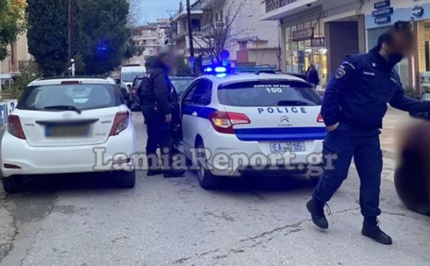 Προσπάθησαν να κρεμάσουν πανό για τον Κουφοντίνα στο νοσοκομείο Λαμίας