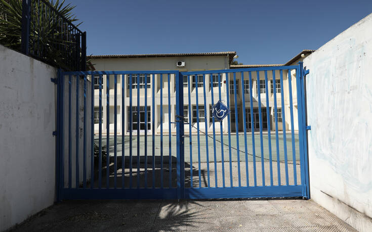 Καπραβέλος: Να κλείσουν τα σχολεία πριν φτάσουμε στην έκρηξη