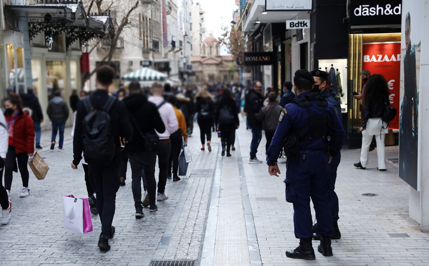 Ένα βήμα πριν γίνει «κόκκινη» η Αττική: Σήμερα οι τελικές αποφάσεις για νέα αυστηρότερα μέτρα