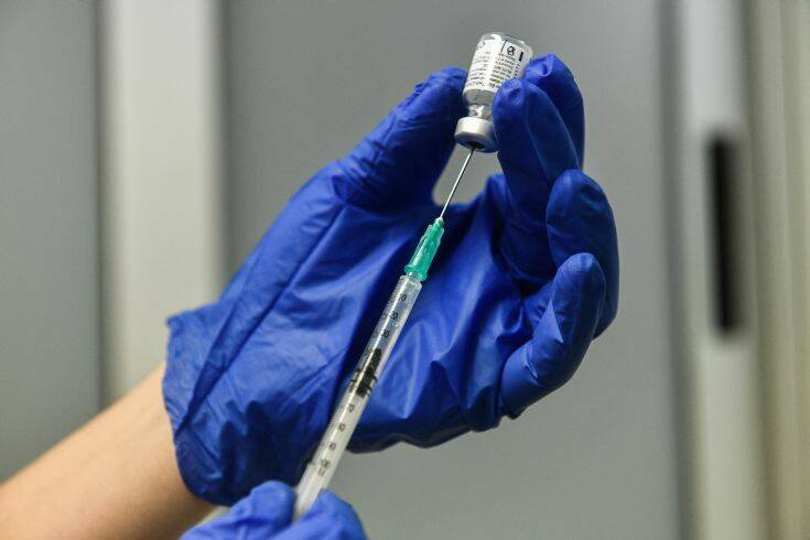 Μόσιαλος: Το μοναδικό μονοδοσικό εμβόλιο των Janssen/Johnson &#038; Johnson προστατεύει αποτελεσματικά από τη σοβαρή Covid-19
