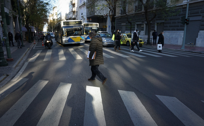 Συναγερμός για τις μεταλλάξεις και την αποτελεσματικότητα των εμβολίων: Προετοιμασία για τρίτο κύμα κορονοϊού