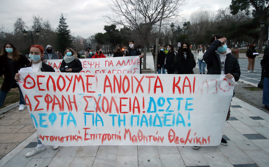 Πολιτική πόλωση στη Βουλή με αιχμή τα νομοσχέδια σε Παιδεία και ΜΜΕ