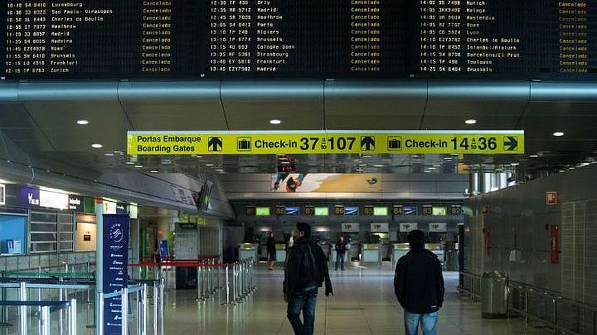 Η Πορτογαλία απαγορεύει τις μη αναγκαίες μετακινήσεις στο εξωτερικό
