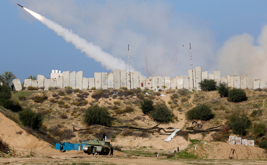 Βομβαρδισμοί του Ισραήλ στη Γάζα σε αντίποινα για την εκτόξευση ρουκέτας από Παλαιστίνιους