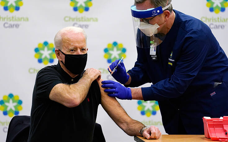 ΗΠΑ: Ο Τζο Μπάιντεν έκανε τη δεύτερη δόση του εμβολίου για τον κορονοϊό
