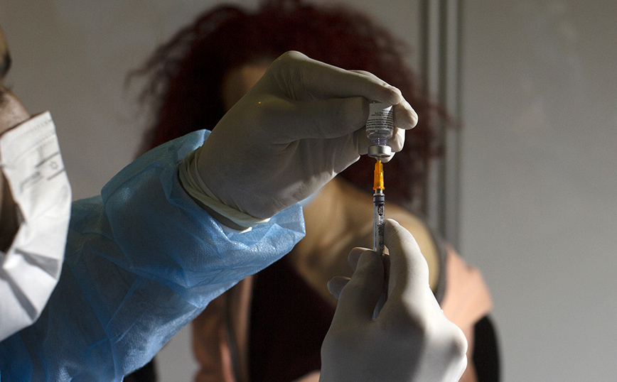 Άνθρωποι που εμβολιάστηκαν νόσησαν από κορονοϊό στο Ισραήλ