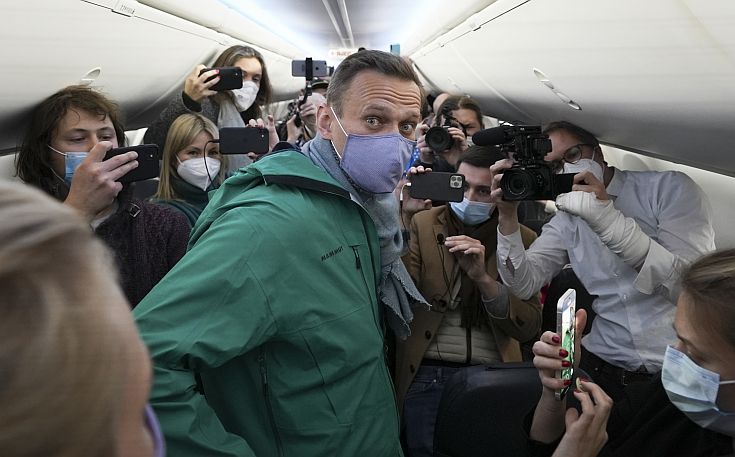 Ο Ναβάλνι επιβιβάστηκε σε αεροσκάφος στη Γερμανία για να επιστρέψει στη Ρωσία