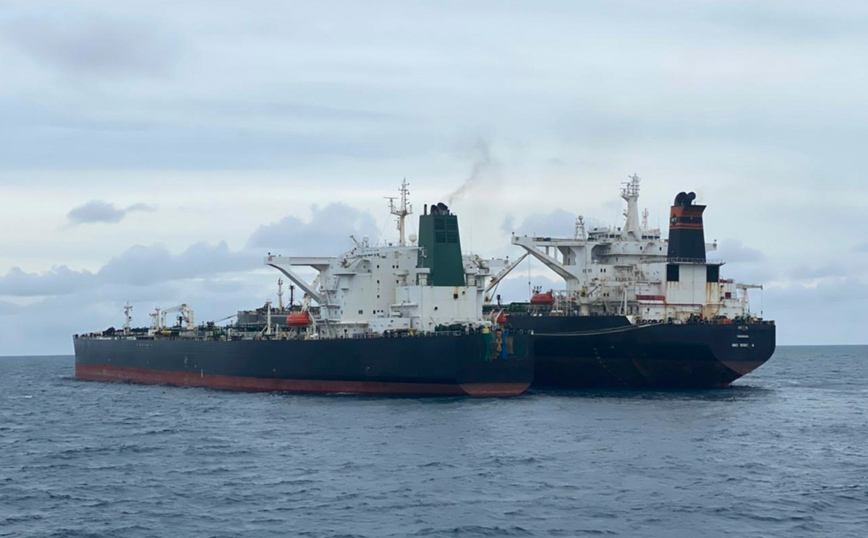 Το λιμενικό της Ινδονησίας συνέλαβε δύο τάνκερ για παράνομη μεταφορά πετρελαίου