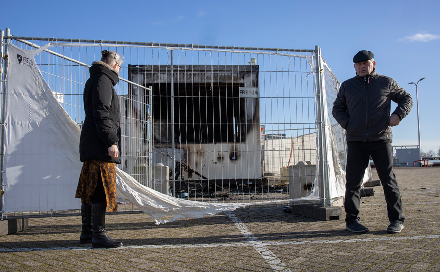 Χαμός στην Ολλανδία: Έκαψαν κέντρο για τεστ κορονοϊού &#8211; Αντιδράσεις για τα μέτρα