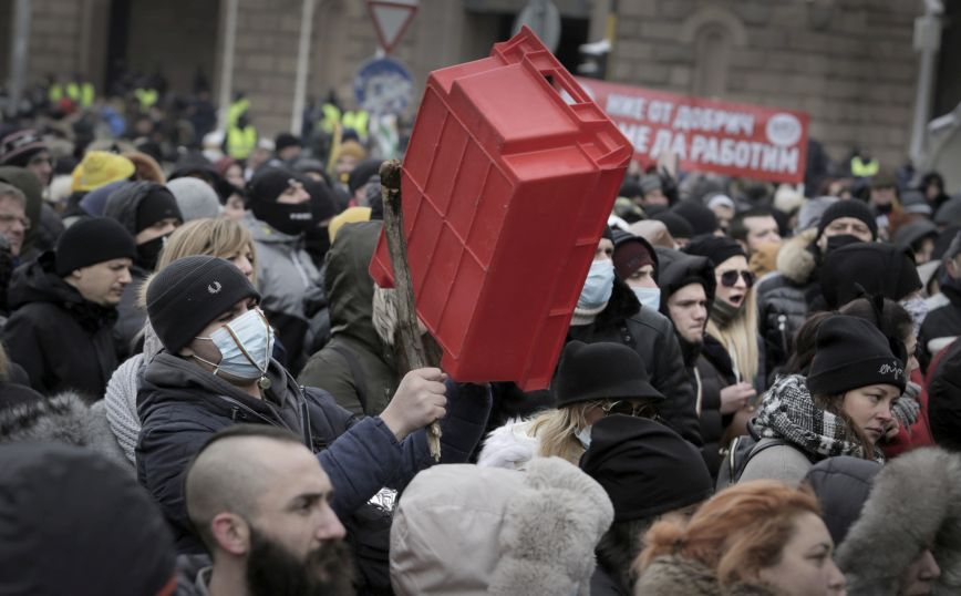 Ξέσπασμα και στη Βουλγαρία κατά των περιοριστικών μέτρων