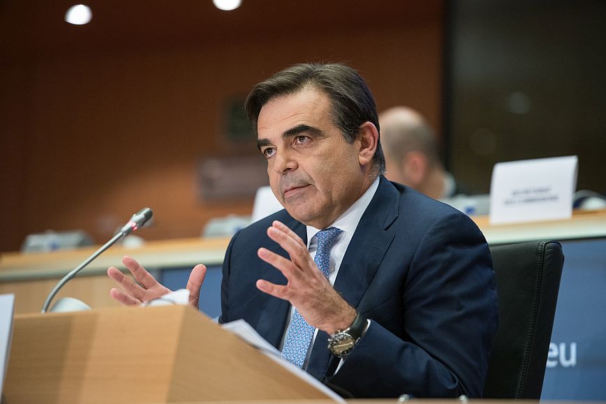Σχοινάς: Καμιά φαρμακευτική δεν μπορεί να εκβιάσει την Ευρώπη για τα εμβόλια