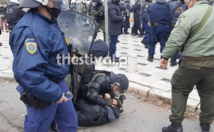 Ένταση και προσαγωγές στο φοιτητικό συλλαλητήριο στη Θεσσαλονίκη