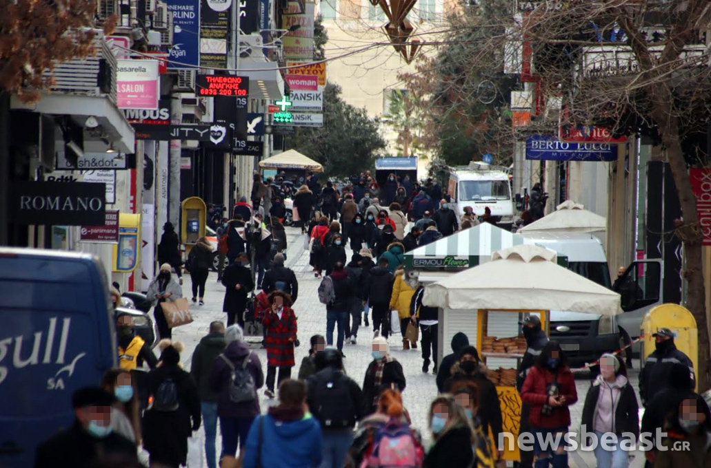 Άνοιγμα καταστημάτων: Κοσμοσυρροή στην Ερμού &#8211; Δείτε φωτογραφίες από ουρές