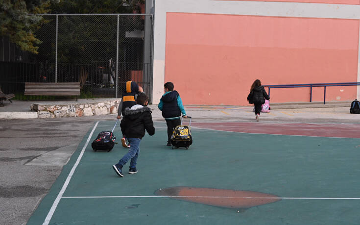 «Βόμβα» από τον Ιατρικό Σύλλογο Θεσσαλονίκης: Να επανεξεταστεί η λειτουργία των σχολείων