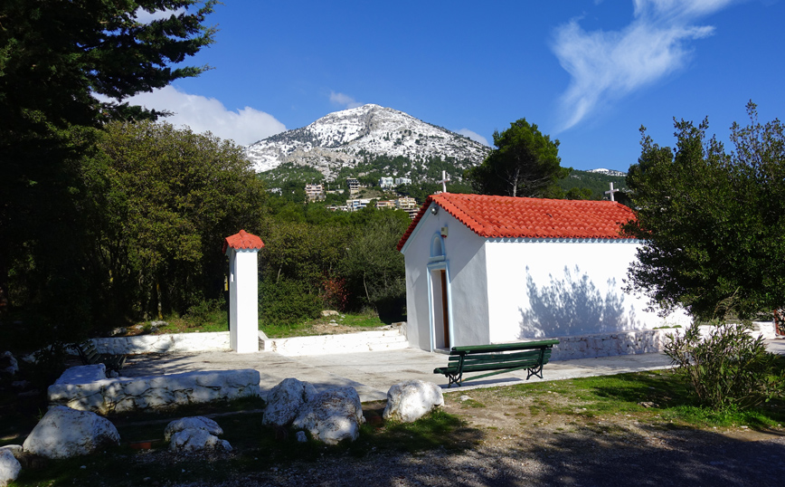 Πάρνηθα: Το μοναχικό εκκλησάκι που ενδεχομένως δεν γνωρίζουν πολλοί