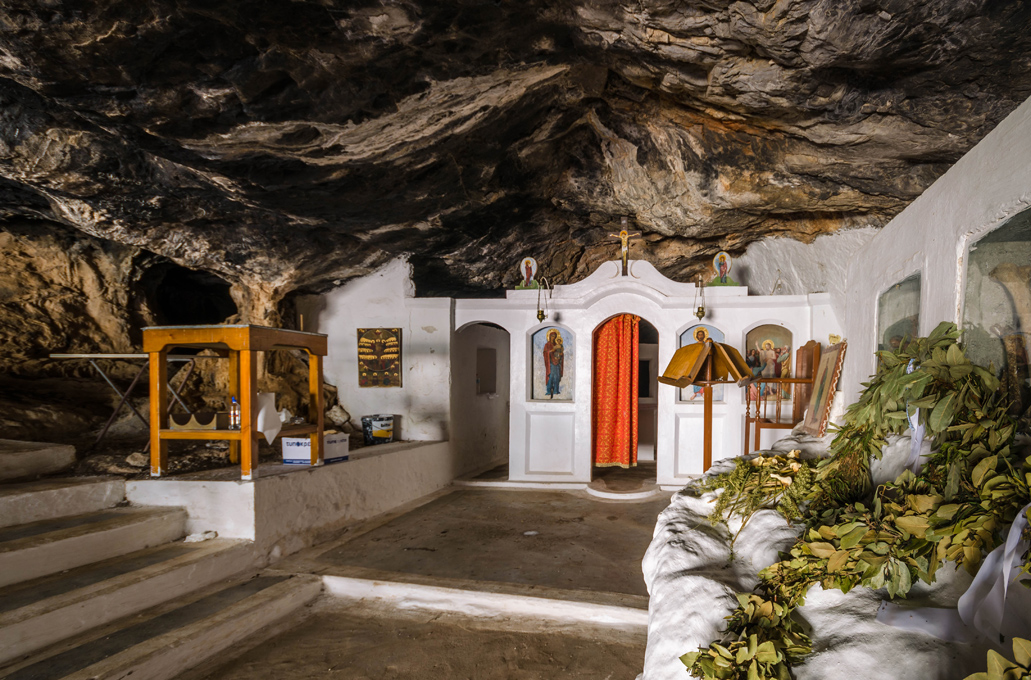 Σπήλαιο Μιλάτου: Η τραγική ιστορία που κουβαλά και το εκκλησάκι στο εσωτερικό του