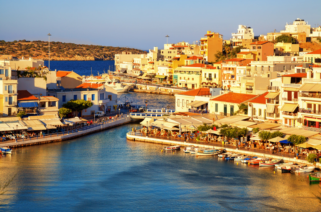 Άγιος Νικόλαος: Το μέρος στην Κρήτη με τη διαχρονική γοητεία