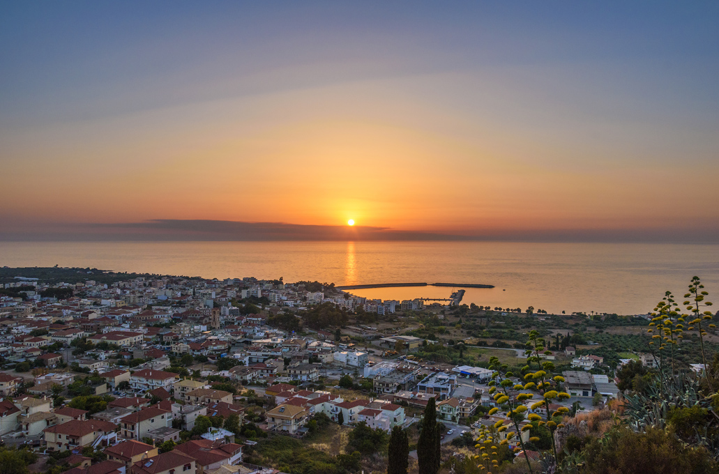 Το κάστρο της Κυπαρισσίας με τη μαγευτική θέα και ο μύθος που το συνοδεύει