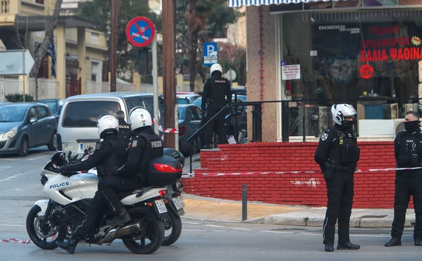 Η ανακοίνωση της Αστυνομίας για τη συμπλοκή με πυροβολισμούς στη Θεσσαλονίκη