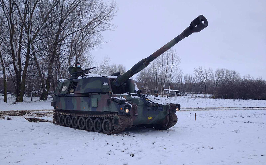 Εντυπωσιακές εικόνες από χειμερινή εκπαίδευση του στρατού μέσα στα χιόνια