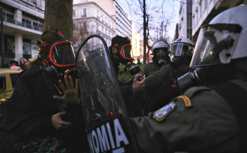 Απρόκλητη αστυνομική βία εναντίον τους καταγγέλλουν εργαζόμενοι στον Τύπο στην πορεία για τον Κουφοντίνα