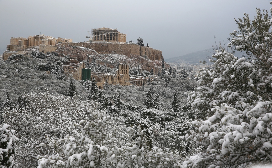Κακοκαιρία «Μήδεια»: Σφοδρές χιονοπτώσεις και ακραία πτώση της θερμοκρασίας – Οι πιθανότητες να το στρώσει στην Αθήνα