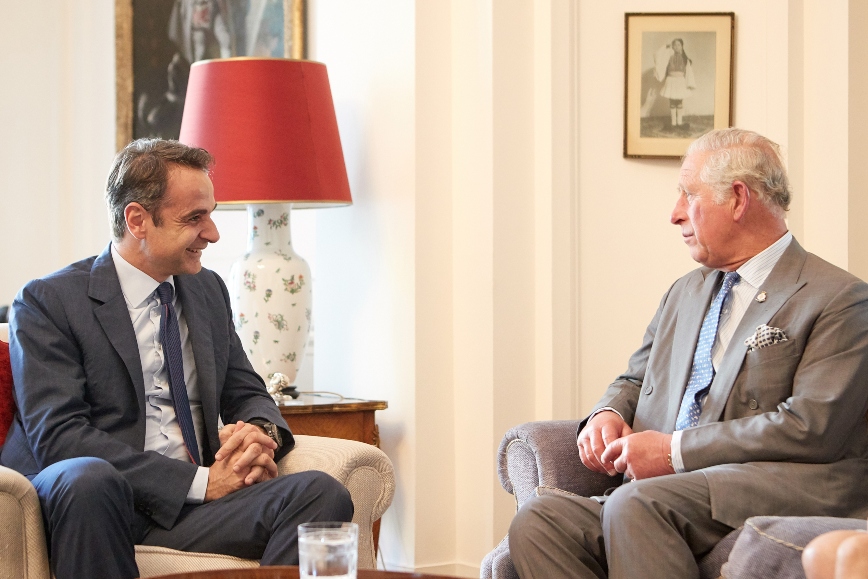 Επικοινωνία Μητσοτάκη με Κάρολο: Θετικός ο πρίγκιπας να έρθει στην Ελλάδα την 25η Μαρτίου