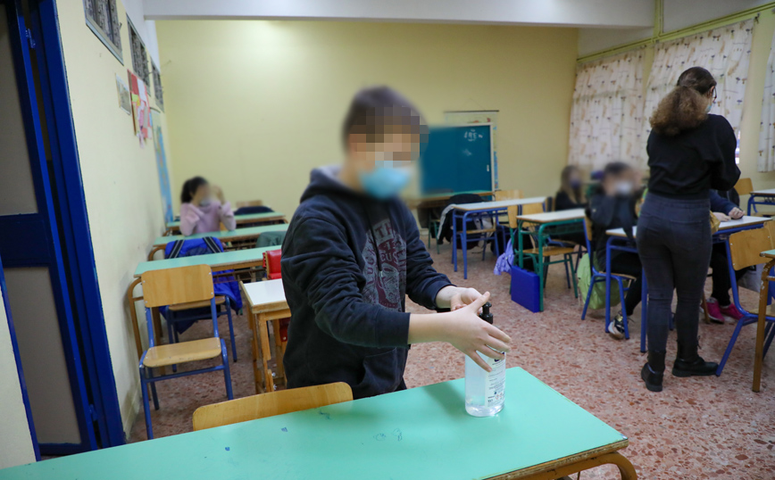 Σχολεία: 14 ερωτήσεις και απαντήσεις για τα μέτρα και τη λειτουργία τους – Οι τελικές οδηγίες του υπ. Παιδείας