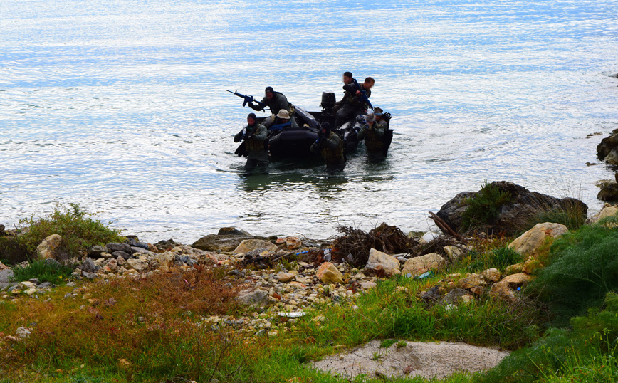 Εντυπωσιακές εικόνες από τη συνεκπαίδευση δυνάμεων ειδικών επιχειρήσεων Ελλάδας, Κύπρου και ΗΠΑ στη Σούδα