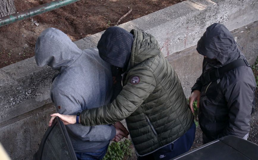 Στον ανακριτή οι δύο κατηγορούμενοι για το οπαδικό επεισόδιο με πυροβολισμούς στο κέντρο της Θεσσαλονίκης