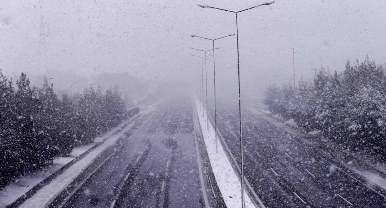Κακοκαιρία Μήδεια: Πυκνές χιονοπτώσεις στην Αττική από το απόγευμα &#8211; Ανοιχτή έως τις 19:00 η Εθνική Οδός Αθηνών &#8211; Λαμίας