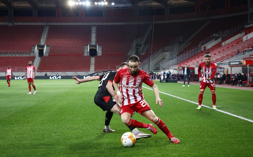 Ολυμπιακός – Αϊντχόφεν: 2-1 στο 37′ ο Εμβιλά
