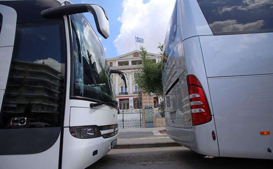 Τέλη κυκλοφορίας: Μειώνονται 50% για τα τουριστικά λεωφορεία