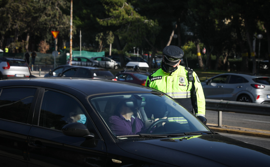 Lockdown στην Αττική: Πώς γίνονται οι μετακινήσεις, μπλόκα στους δρόμους, σαρωτικοί έλεγχοι στην εργασία