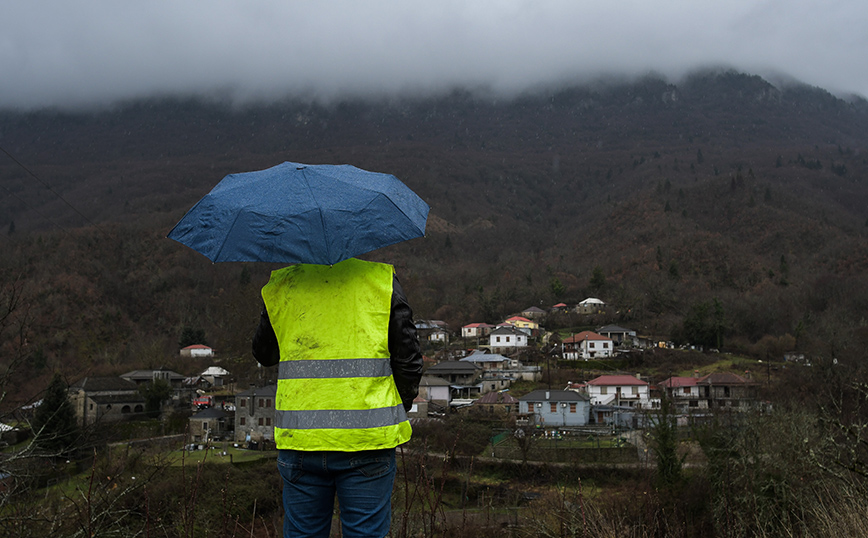 Σταμάτησαν λόγω κακοκαιρίας οι έρευνες για τον εντοπισμό του εκπαιδευτικού αεροσκάφους που έπεσε στα Ζαγοροχώρια