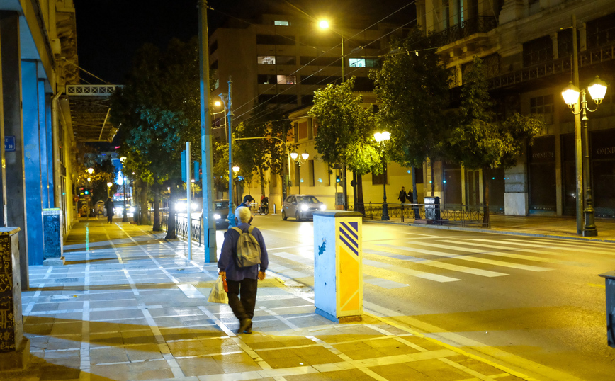 Η «έκρηξη» των κρουσμάτων φέρνει στο τραπέζι νέα μέτρα για το lockdown &#8211; Έκτακτη σύσκεψη των εμπειρογνωμόνων