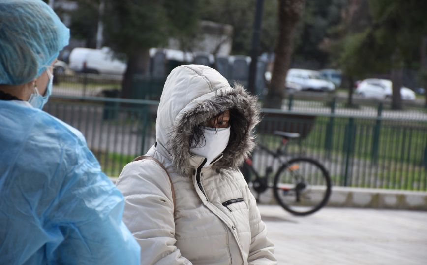 Μάσκα σε εξωτερικούς χώρους &#8211; Τι λένε οι ειδικοί