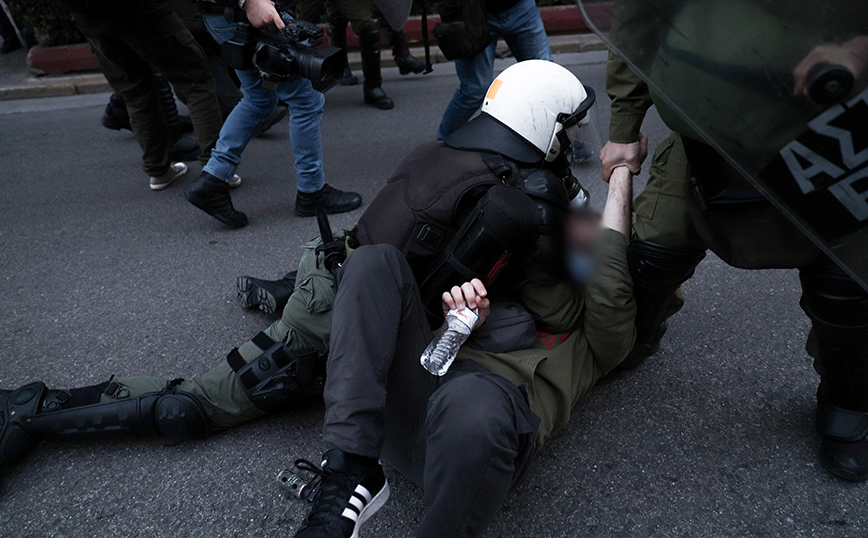 Επτά προσαγωγές διαδηλωτών από την πορεία για τον Κουφοντίνα