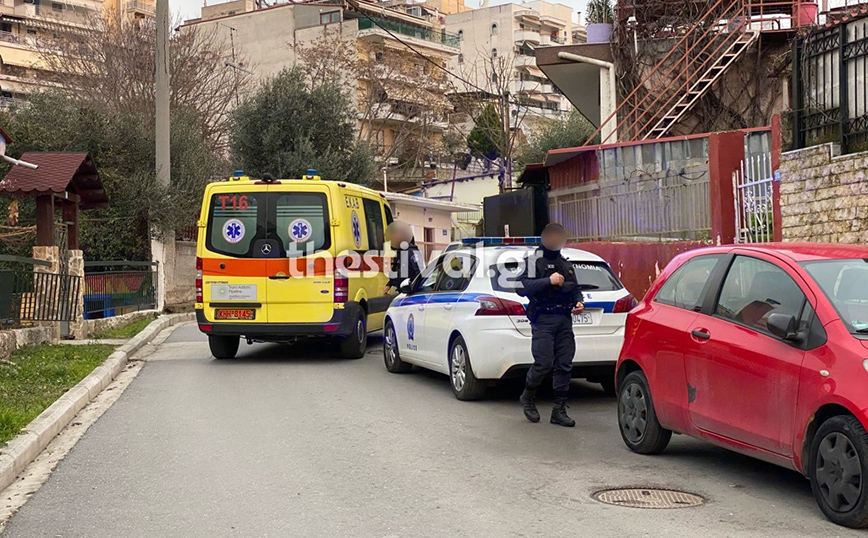 Θεσσαλονίκη: 17χρονος έπεσε από σκεπή, μεταφέρθηκε στο νοσοκομείο