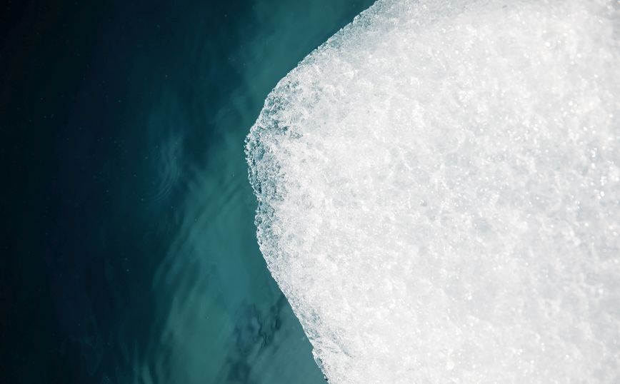 Ένα τεράστιο παγόβουνο ίσο με το Παρίσι «κόπηκε» από την Ανταρκτική