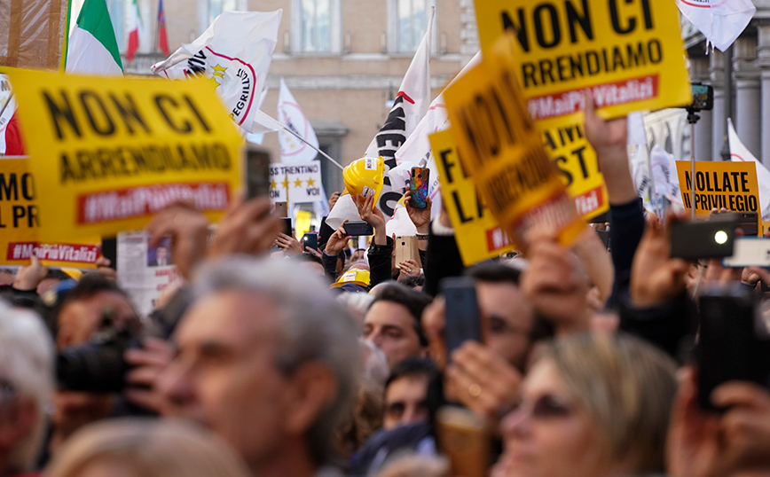 Ιταλία: «Πάγωσε» η ψηφοφορία των Πέντε Αστέρων για το «ναι» στον Μάριο Ντράγκι &#8211; Υπέρ της συνεργασίας ο Γκρίλο