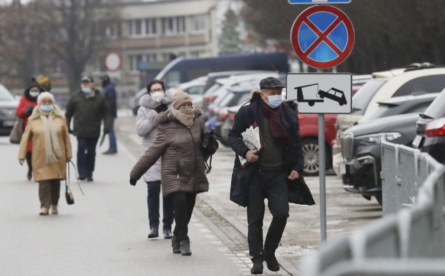 Ανησυχία στην Πολωνία για τον εντοπισμό της νοτιοαφρικανικής μετάλλαξης του κορονοϊού