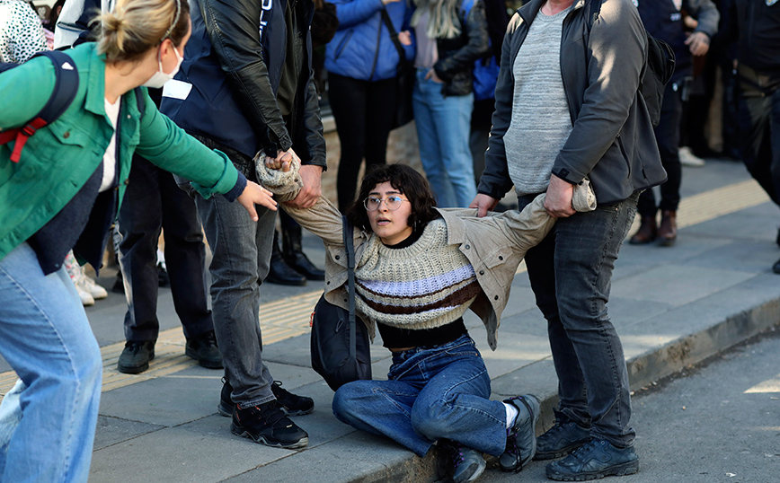 Ο Ερντογάν, η μετωπική σύγκρουση με τους φοιτητές και οι αόρατοι εχθροί