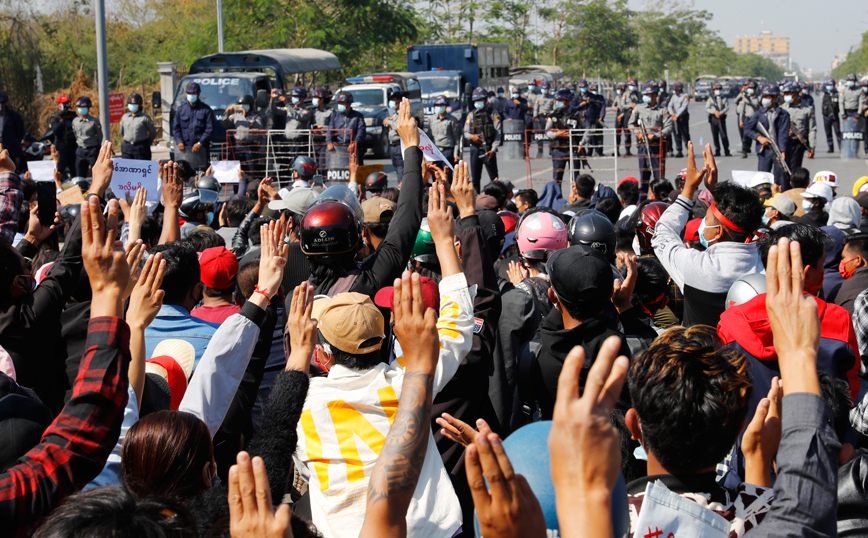 Μιανμάρ: Η αστυνομία πυροβολεί στον αέρα για να διαλύσει διαδήλωση
