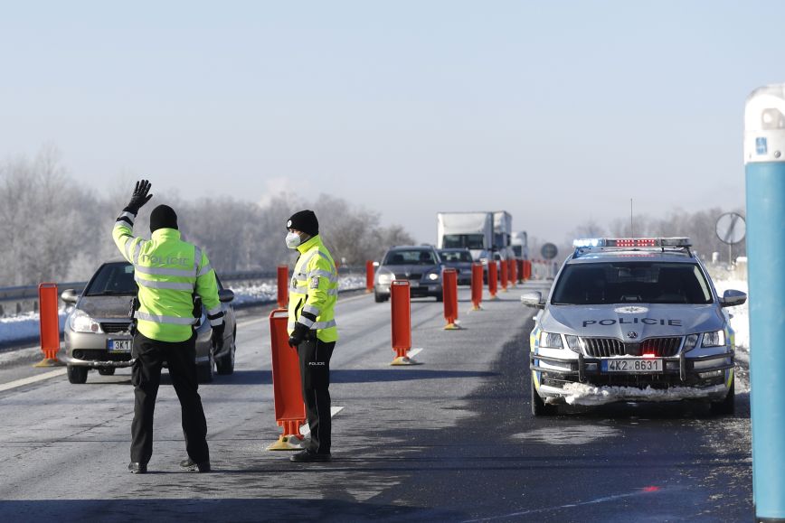 Πολωνία: Υπό εξέταση περιοριστικά μέτρα στα σύνορα με Τσεχία και Σλοβακία λόγω κορονοϊού