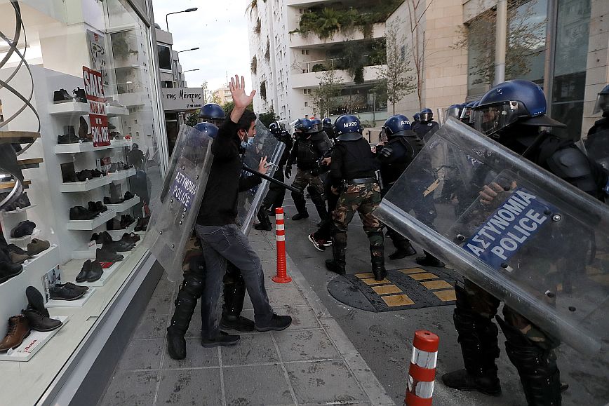 Λευκωσία: Ένταση και συλλήψεις σε πορεία διαμαρτυρίας για τα μέτρα κατά του κορονοϊού